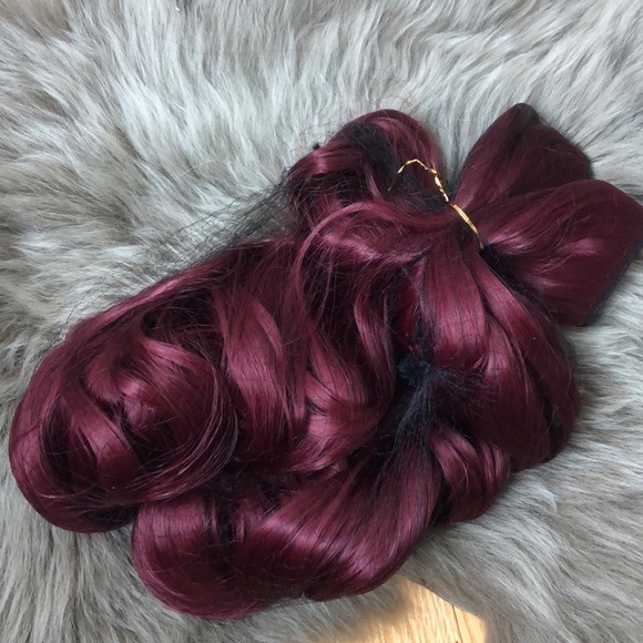 24” CURLY WINE RED 280 GRAMS  4 PEICE CLIP INS NWT